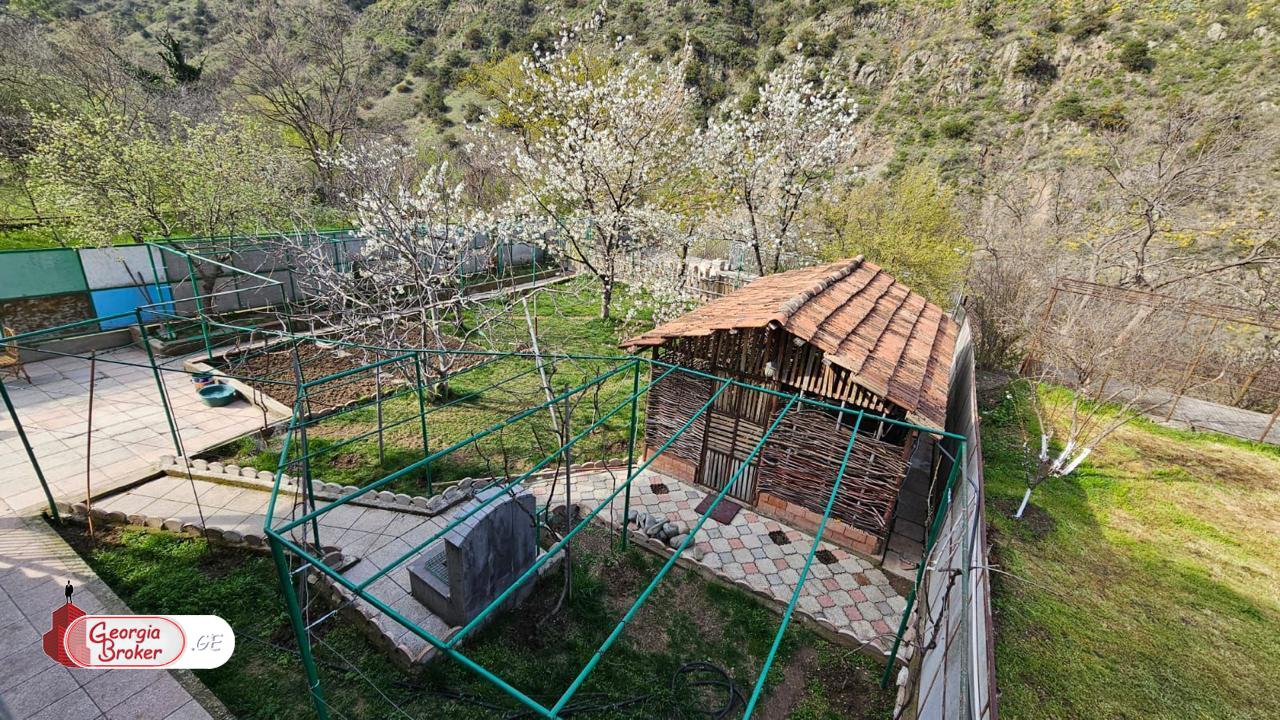 იყიდება ახალი გარემონტებული 9 ოთახიანი  აგარაკი არმაზში